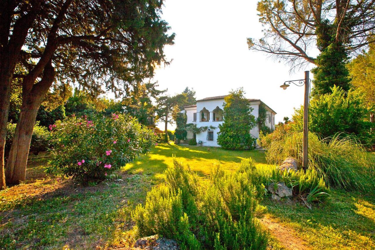 Agriturismo "Borgo Madonna Degli Angeli" - Charming Cottages In The Gardens ! Tocco da Casauria Екстериор снимка